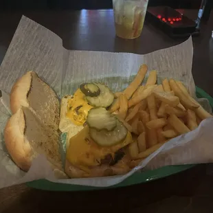 Cheeseburger sliders with fries