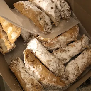 Cream cannolis
