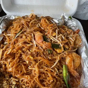 Shrimp pad Thai