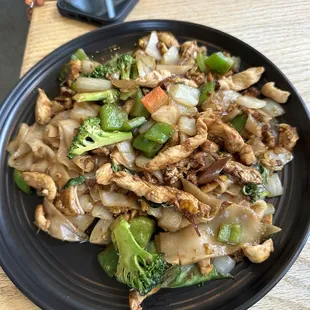 Drunken noodles with chicken