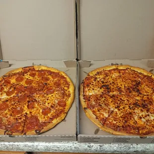 2 XL 1 typing pizzas