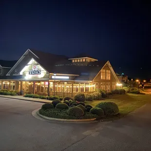 TRiO Restaurant & Market