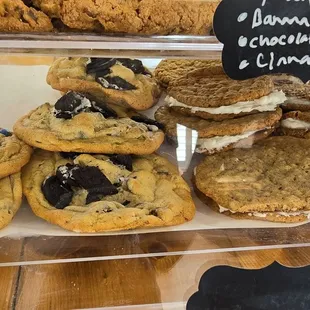 Arrangement of giant cookies M&amp;M cookie,  chocolate chip oreo, and Oatmeal cream cookie.