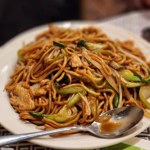 Chicken Hand Pulled Lo-Mein