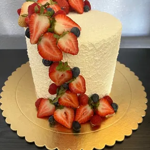 Strawberry fruit cake