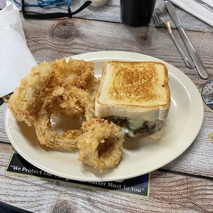 Pepper Jack Patty Melt with Onion Rings