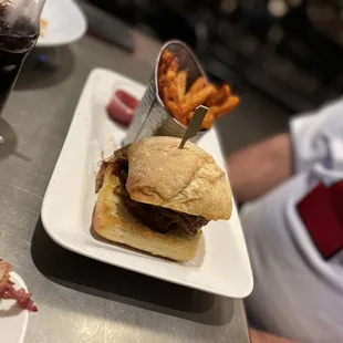 Pulled pork sandwich with spicey frys... where is the bbq sauce??