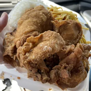 Fried Chicken looks good must almost all of the Pieces of Fried Chicken were Dry and Overcooked :(