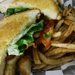 Triple Threat Sports Bar & Grill