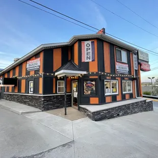 the outside of the restaurant