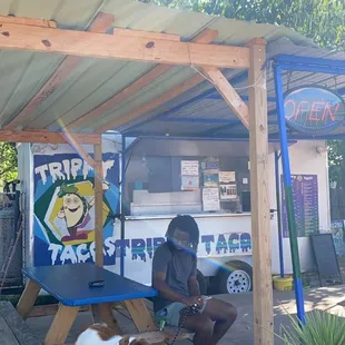 Love the small seating area and getting tacos