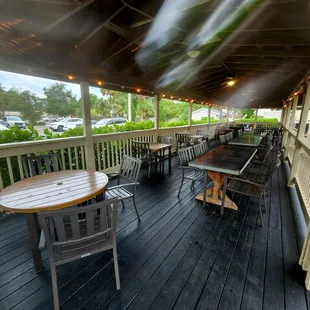 Oct 2022: The large side deck w/ decorative lighting. Canines welcome.