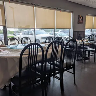The dining room soon filled with the weekend lunch rush.