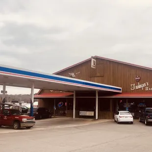 It looks like a barn when your traveling stop here it&apos;s the best