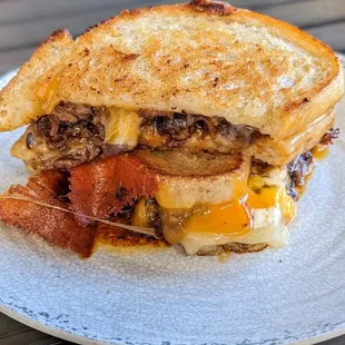 Smoked Brisket Grilled Cheese | Instagram: @telephonesmoothie