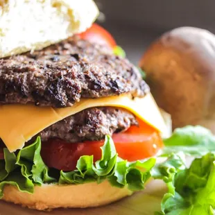 a cheeseburger with lettuce and tomato