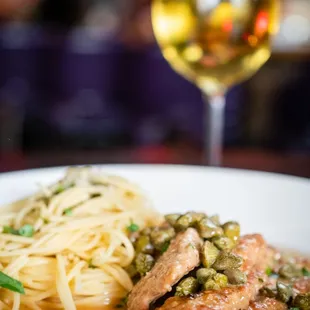 a plate of pasta and chicken