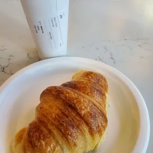 Matcha Latte with Oatmilk and Butter Croissant