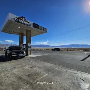 The gas station is so crowded J/k