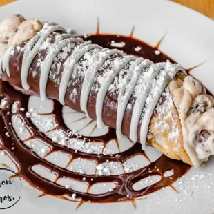 Home made cannolis