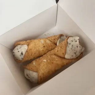 Traditional Cannoli.