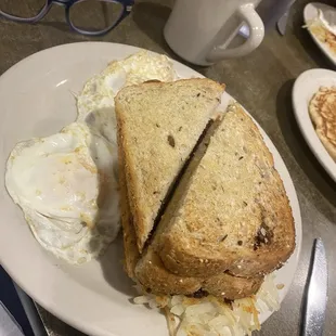 Egg, hash brown &amp; toast