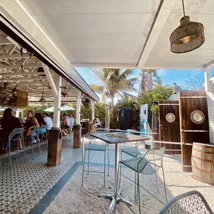 Indoor/outdoor seating