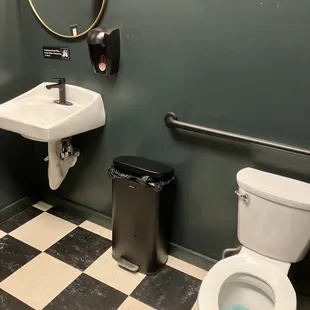 Gotta love a clean bathroom.