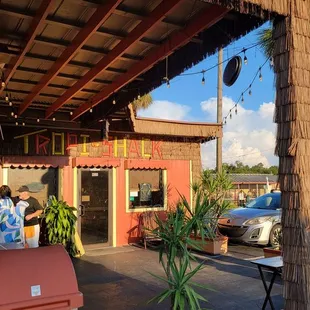 the outside of the restaurant