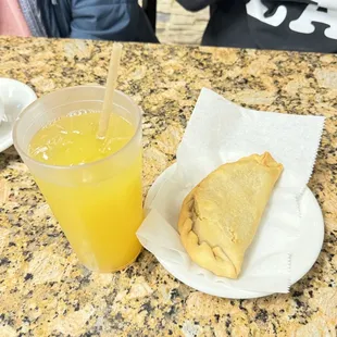 Chicken empanada with passion fruit juice