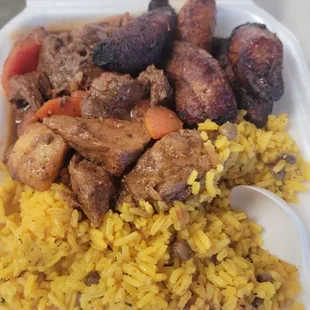 Beef stew , rice, and plantains.