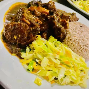 Oxtails with Steamed Vegetables and Rice and Peas