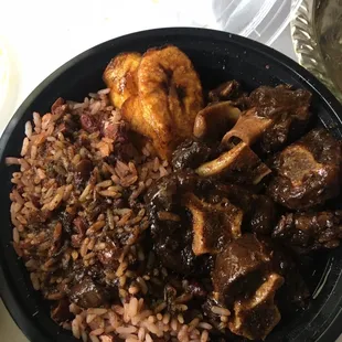 Oxtail with rice and peas and plantain