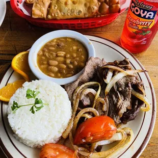 Bistec encebollado