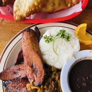 Ropa vieja y Pastelillos