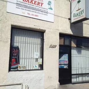 Just off of Pacific on 2nd street. Park on the street.