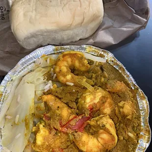 SHRIMP CURRY & COCO BREAD