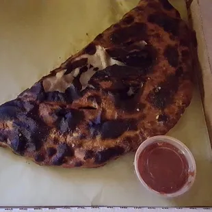 Burnt on both sides looked like someone tried to take off burnt spots and I dont complain about food ever. TropiCanta make a pizza.