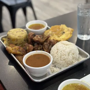 Arroz con Habichuelas, mofongo y chicharrón de pollo