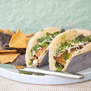 a plate of tacos and chips