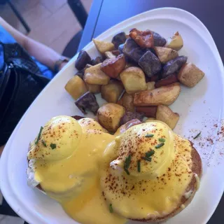 Tropics Eggs Benedict* **