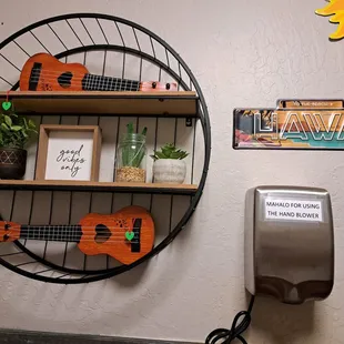 A very Hawaiian restroom