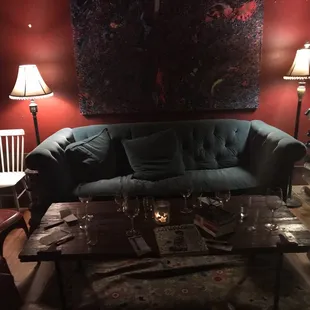 Troubadour: interior
