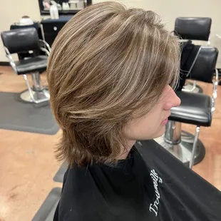 Gentlemen's haircut and highlights