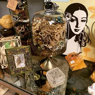 Bobbles, trinkets and tchotchkes!