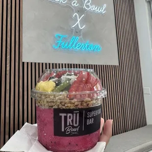 Custom pitaya bowl