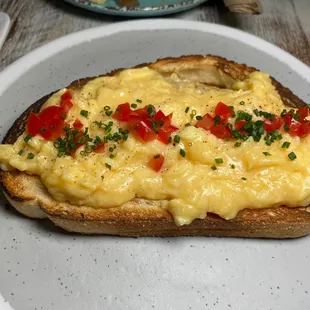 Soft Scrambled Egg Toast