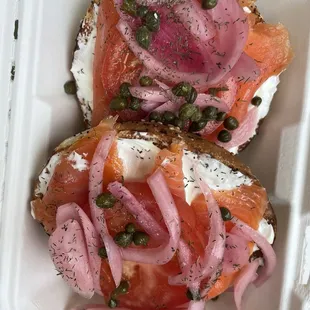 Lox (TikTok: @justandyvu)