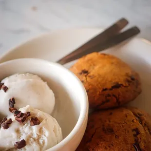 Ice cream and cookies - gluten free