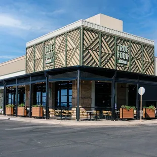 the outside of a restaurant